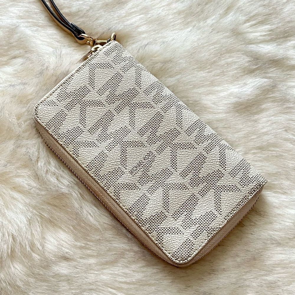 Authentic Michael Kors Jet Set Signature Logo Vanilla Cream Zip Wallet Wristlet - Picture 3 of 9